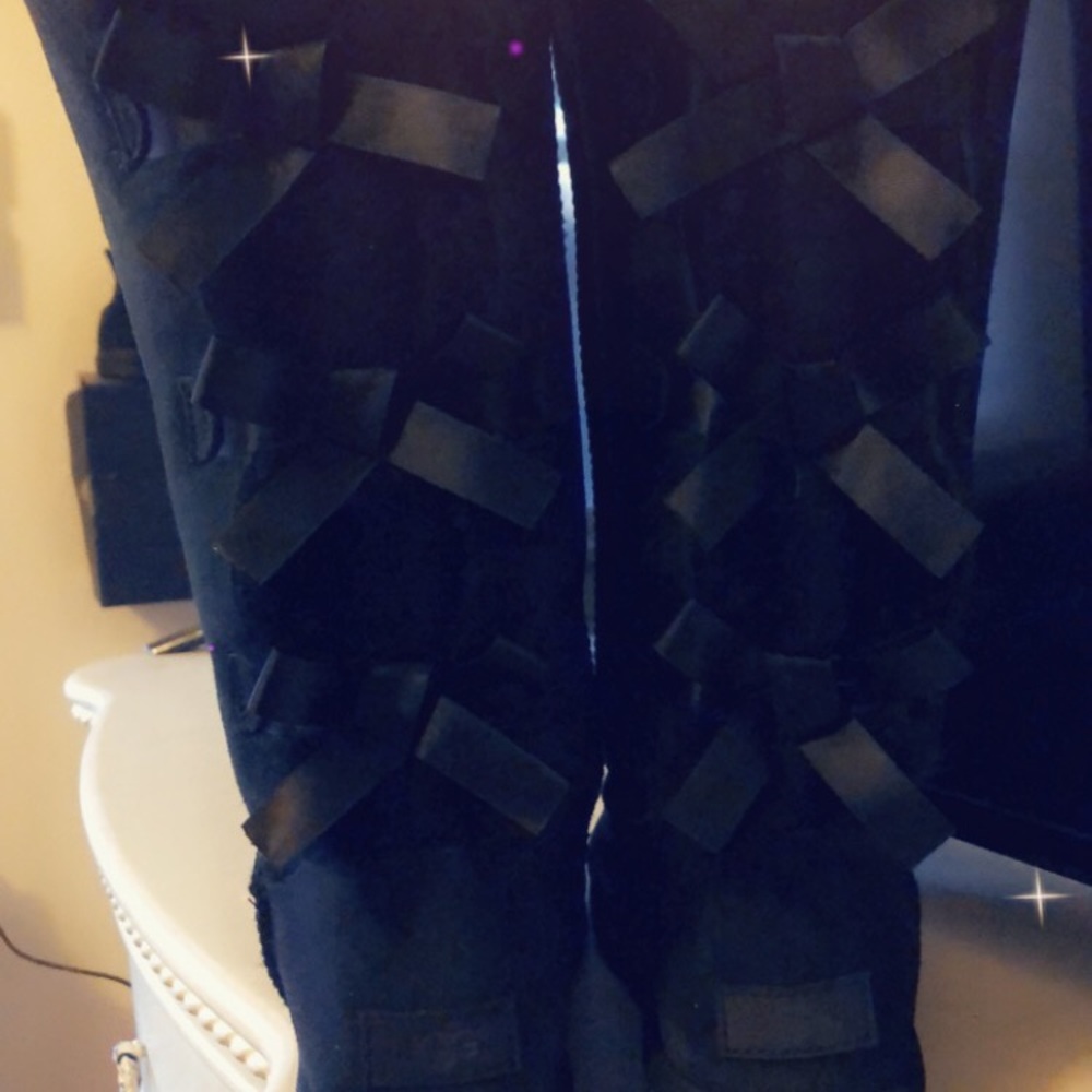 Black 3 bow ugg boots